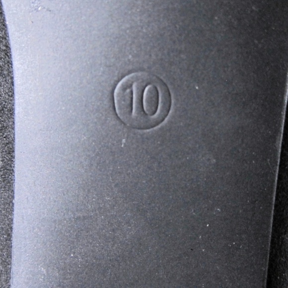 Olivia Ferragamo Black Suede Ankle Booties Sz: 10M - Picture 8 of 8